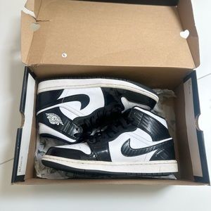 Jordan 1 Mid-Carbon Fiber